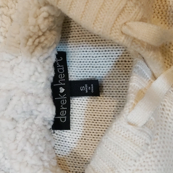 Derek Heart Cropped Hooded Sweater - Picture 4 of 7